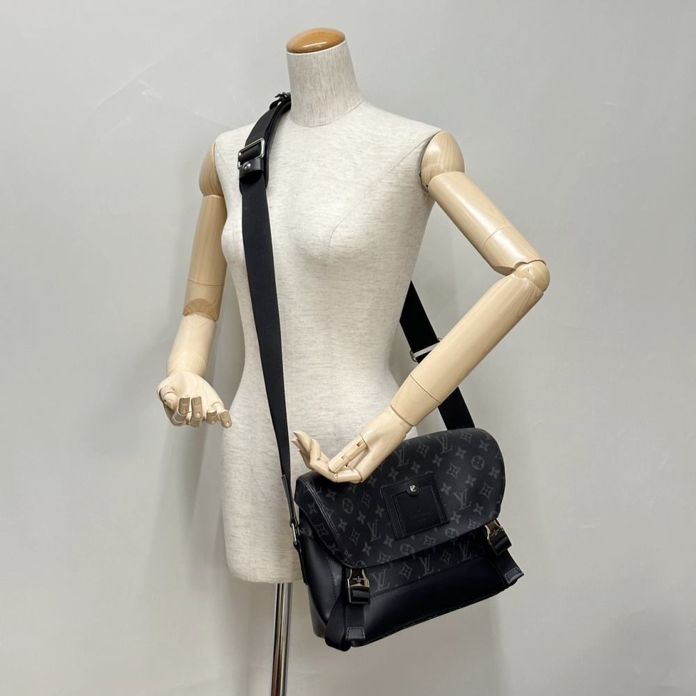 Louis Vuitton Monogram Eclipse Black Messenger Vo… - image 3